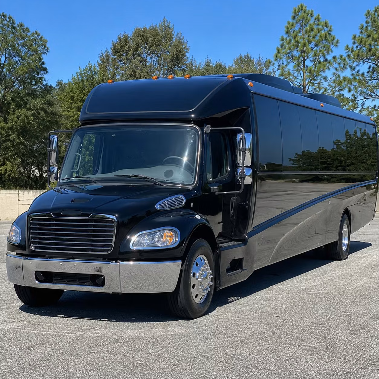 wayne 28 passenger minibus rental