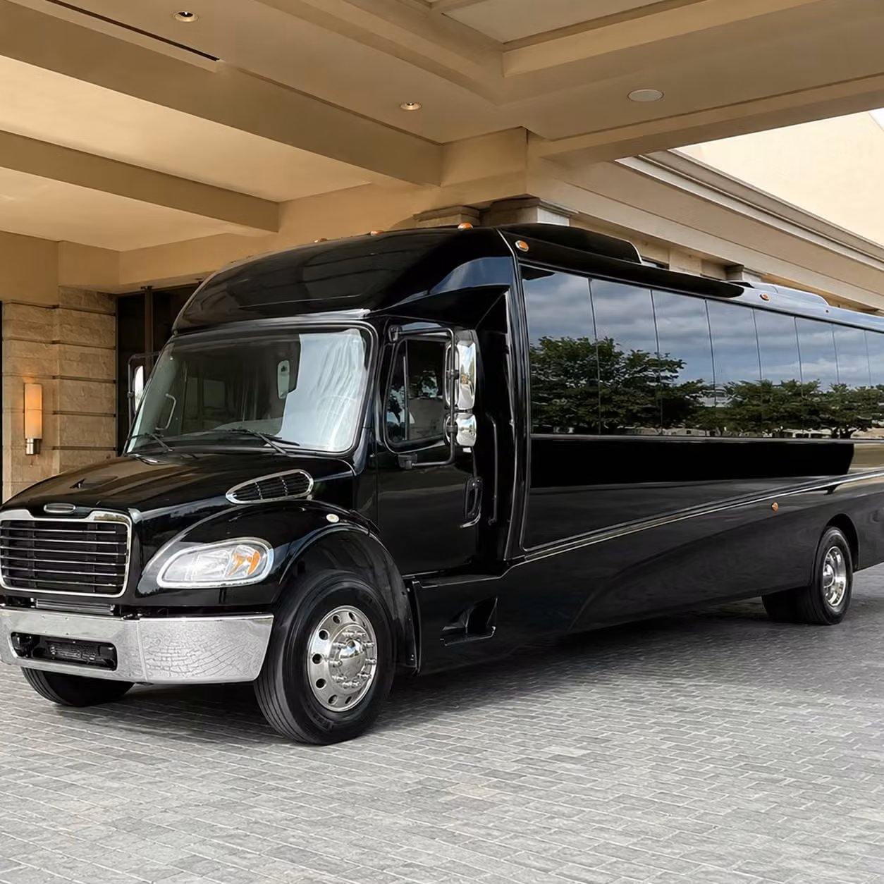 wayne 30 passenger minibus rental